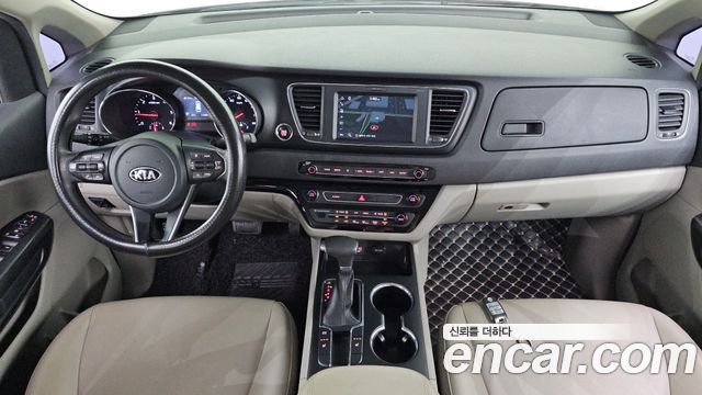 Kia Carnival 11-Seater Deluxe 2019 — фото 7