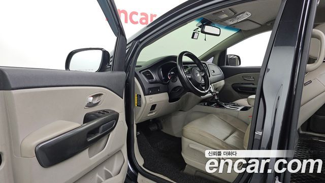 Kia Carnival 11-Seater Deluxe 2019 — фото 10