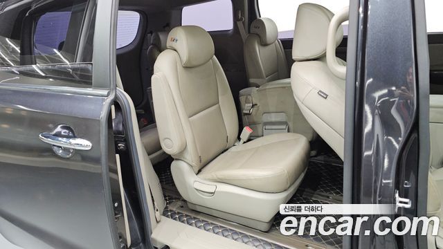 Kia Carnival 11-Seater Deluxe 2019 — фото 11