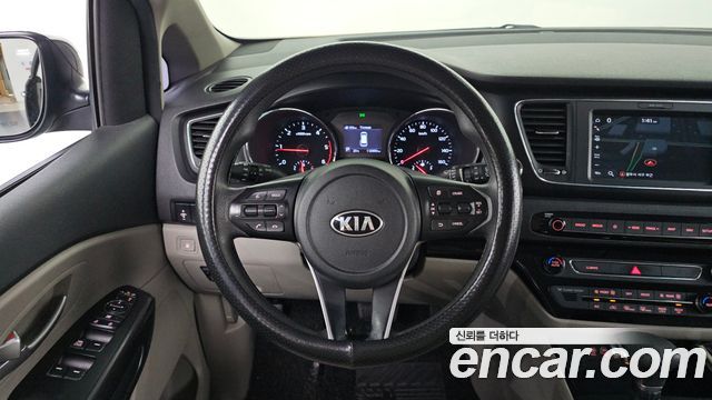 Kia Carnival 11-Seater Deluxe 2019 — фото 13