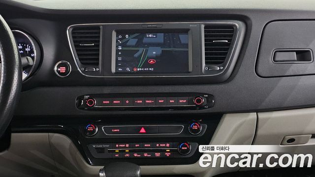Kia Carnival 11-Seater Deluxe 2019 — фото 14