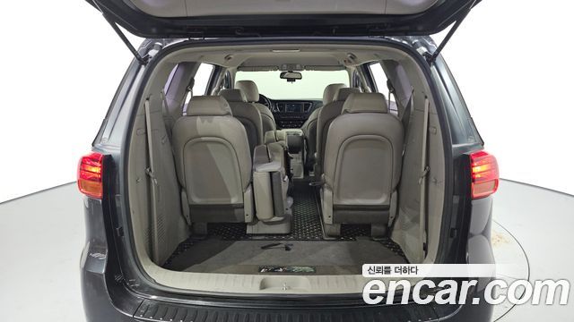 Kia Carnival 11-Seater Deluxe 2019 — фото 20