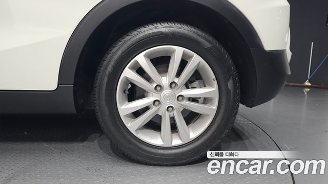 KG Mobility (SsangYong) Tivoli VX 2WD 2015 — фото 5