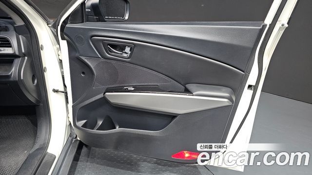 KG Mobility (SsangYong) Tivoli VX 2WD 2015 — фото 24