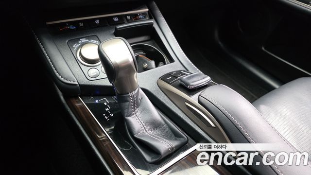 Lexus ES300h Supreme+ XV60 2018 — фото 9