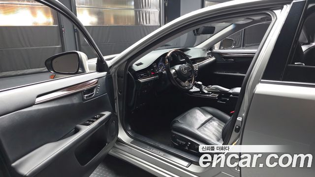 Lexus ES300h Supreme+ XV60 2018 — фото 10