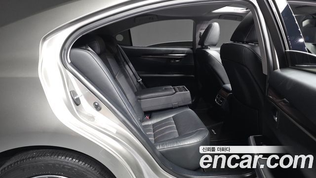 Lexus ES300h Supreme+ XV60 2018 — фото 12