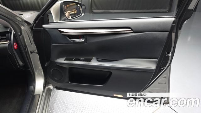 Lexus ES300h Supreme+ XV60 2018 — фото 24