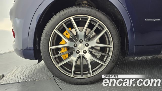 Maserati Levante 3.0 S AWD GranSport 2017 — фото 5