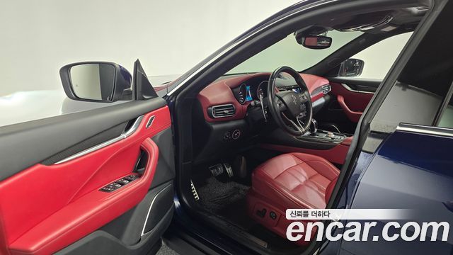 Maserati Levante 3.0 S AWD GranSport 2017 — фото 10