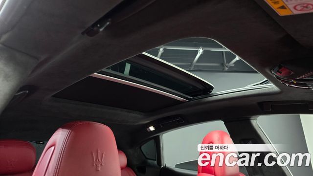 Maserati Levante 3.0 S AWD GranSport 2017 — фото 17