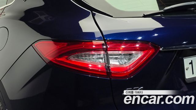 Maserati Levante 3.0 S AWD GranSport 2017 — фото 23
