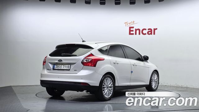 Ford Focus 2.0 Titanium Hachback 3rd 2012 — фото 2