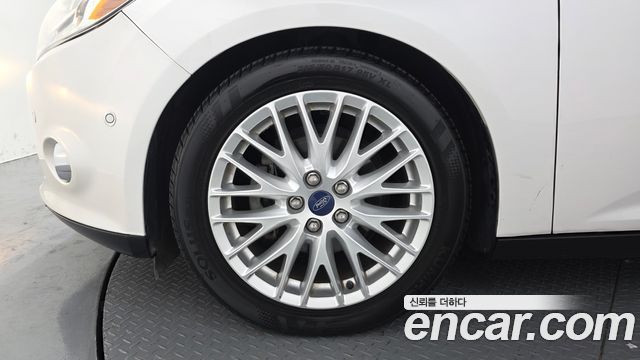 Ford Focus 2.0 Titanium Hachback 3rd 2012 — фото 5