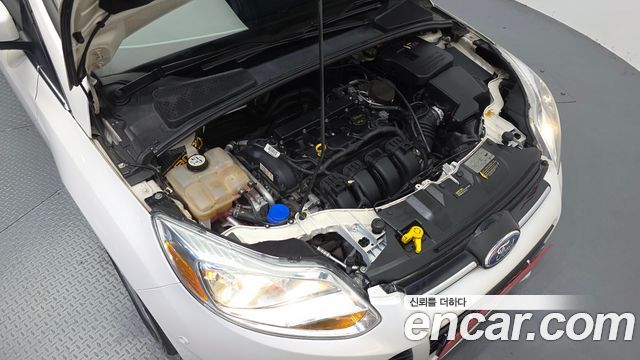 Ford Focus 2.0 Titanium Hachback 3rd 2012 — фото 6
