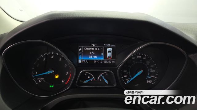 Ford Focus 2.0 Titanium Hachback 3rd 2012 — фото 8
