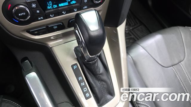 Ford Focus 2.0 Titanium Hachback 3rd 2012 — фото 9
