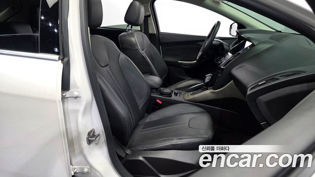 Ford Focus 2.0 Titanium Hachback 3rd 2012 — фото 15