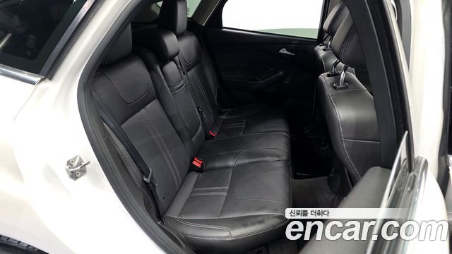 Ford Focus 2.0 Titanium Hachback 3rd 2012 — фото 16