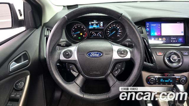 Ford Focus 2.0 Titanium Hachback 3rd 2012 — фото 17