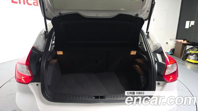 Ford Focus 2.0 Titanium Hachback 3rd 2012 — фото 24