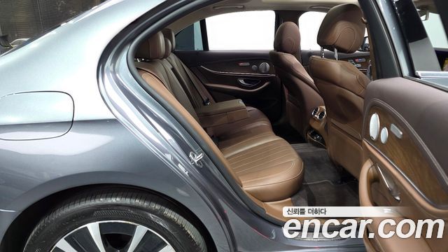 Mercedes-Benz E-Class (W213) E300e Exclusive 2019 — фото 15