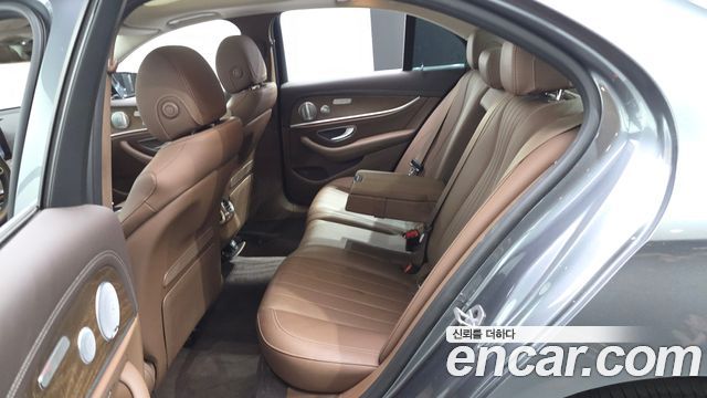 Mercedes-Benz E-Class (W213) E300e Exclusive 2019 — фото 16