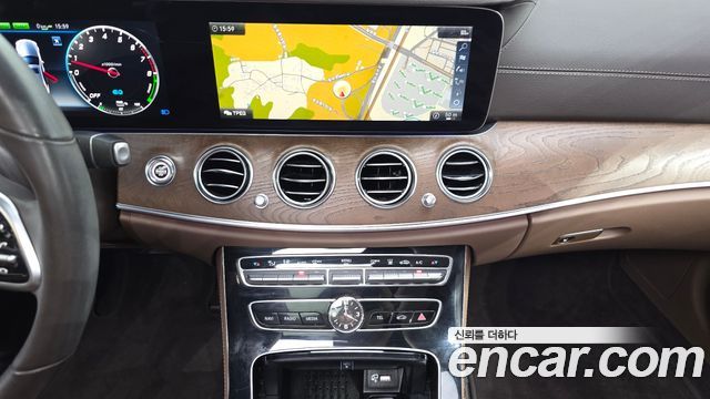 Mercedes-Benz E-Class (W213) E300e Exclusive 2019 — фото 17