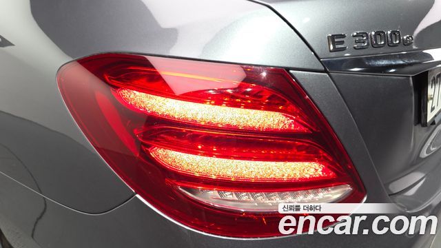 Mercedes-Benz E-Class (W213) E300e Exclusive 2019 — фото 29
