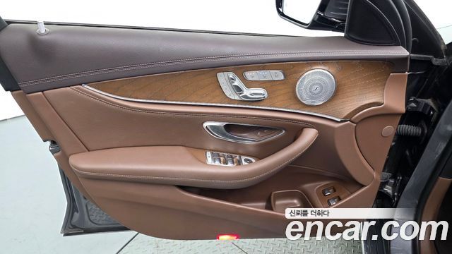 Mercedes-Benz E-Class (W213) E300e Exclusive 2019 — фото 30