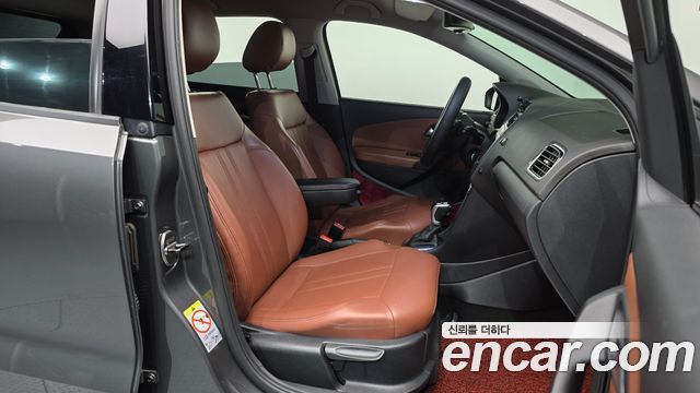 Volkswagen Polo 1.6 TDI R-Line 5th 2014 — фото 11