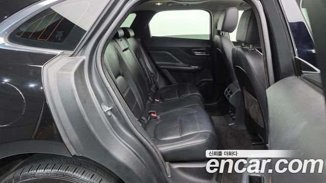 Jaguar F-PACE 20d Prestige 2018 — фото 12