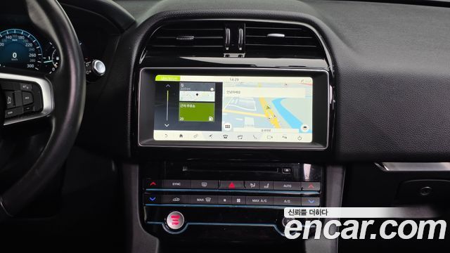 Jaguar F-PACE 20d Prestige 2018 — фото 14