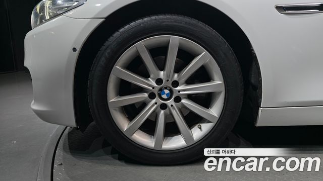 BMW 5 Series (F10) 528i 2015 — фото 5