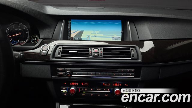 BMW 5 Series (F10) 528i 2015 — фото 14