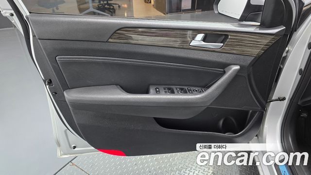 Hyundai Sonata (LF) 2.0 Premium 2015 — фото 24
