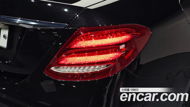 Mercedes-Benz E-Class (W213) E300 AMG Line 2019 — фото 23