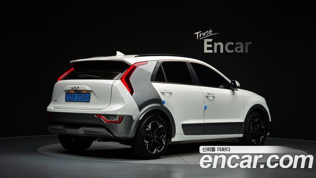 Kia Niro EV Earth 2023 — фото 2