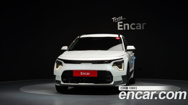 Kia Niro EV Earth 2023 — фото 3