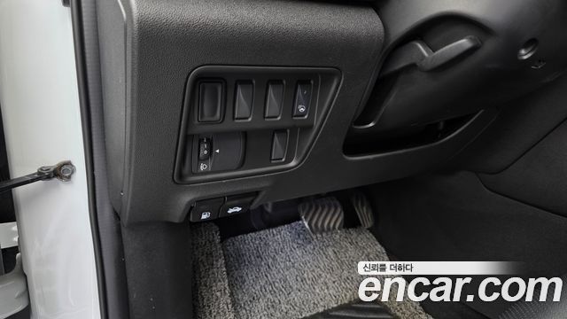 Renault Korea QM6 2.0 LPe LE Signature 2WD 2023 — фото 21