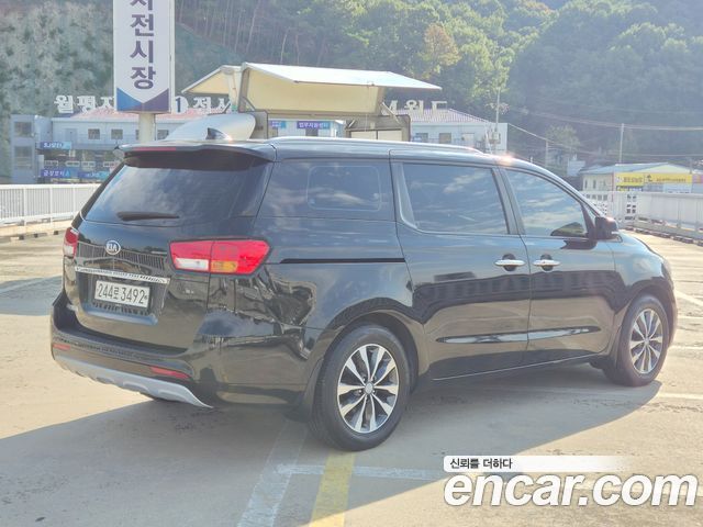 Kia Carnival 9-seater Luxury 2018 — фото 3