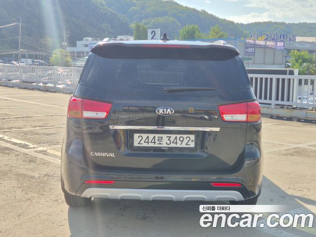 Kia Carnival 9-seater Luxury 2018 — фото 4
