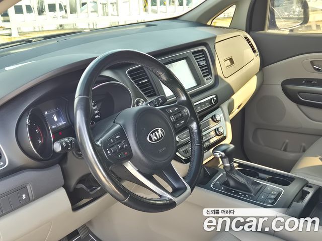 Kia Carnival 9-seater Luxury 2018 — фото 17