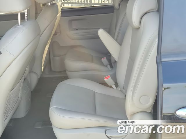 Kia Carnival 9-seater Luxury 2018 — фото 19