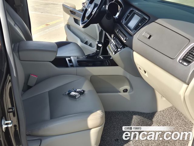 Kia Carnival 9-seater Luxury 2018 — фото 21