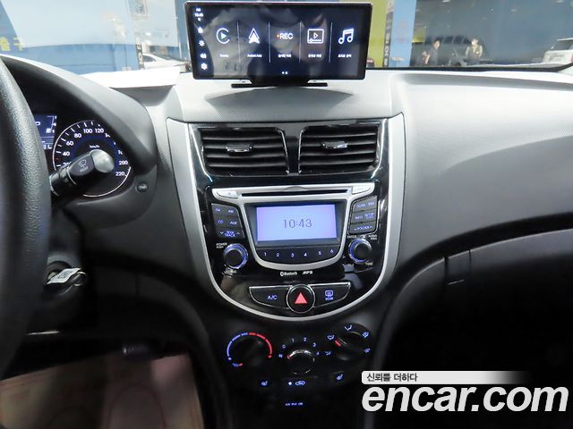 Hyundai Accent (New) 1.4 VVT Premier 2012 — фото 17