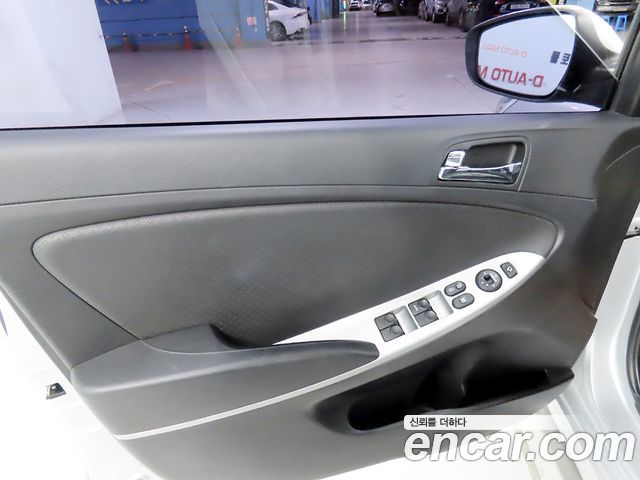 Hyundai Accent (New) 1.4 VVT Premier 2012 — фото 19