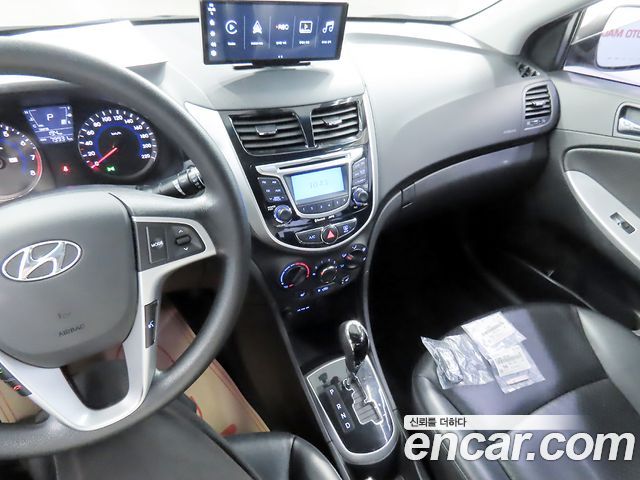 Hyundai Accent (New) 1.4 VVT Premier 2012 — фото 24
