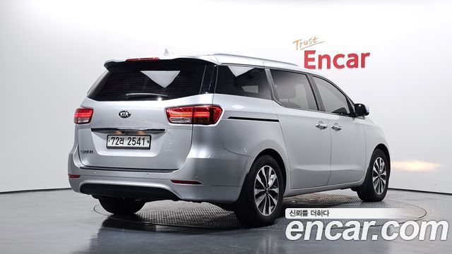 Kia Carnival 11-seater Prestige 2015 — фото 2