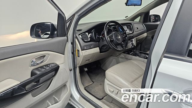 Kia Carnival 11-seater Prestige 2015 — фото 10